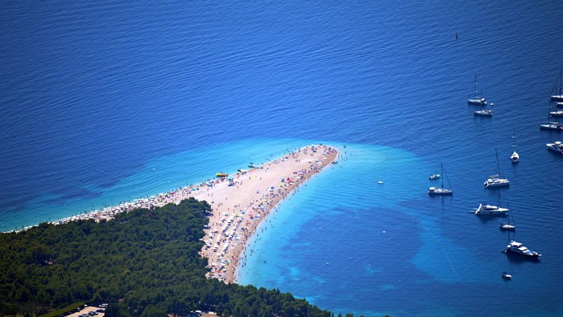 Predsjednik Vlade naložio provođenje upravnog nadzora o postupku dodjele koncesije za korištenje plaže Zlatni rat 